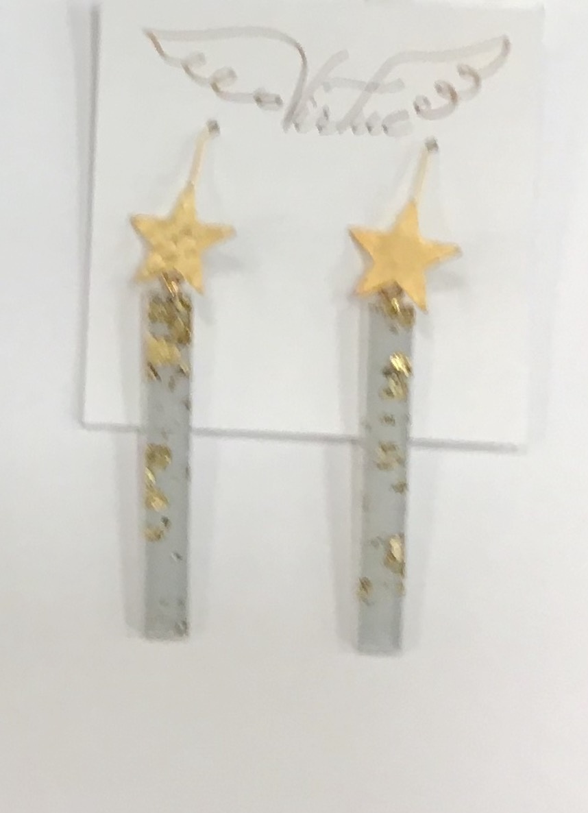 25043377_virtue-hammered-star-bar-earrings