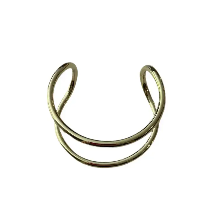 68516485_sheila-fajl-catasha-cuff
