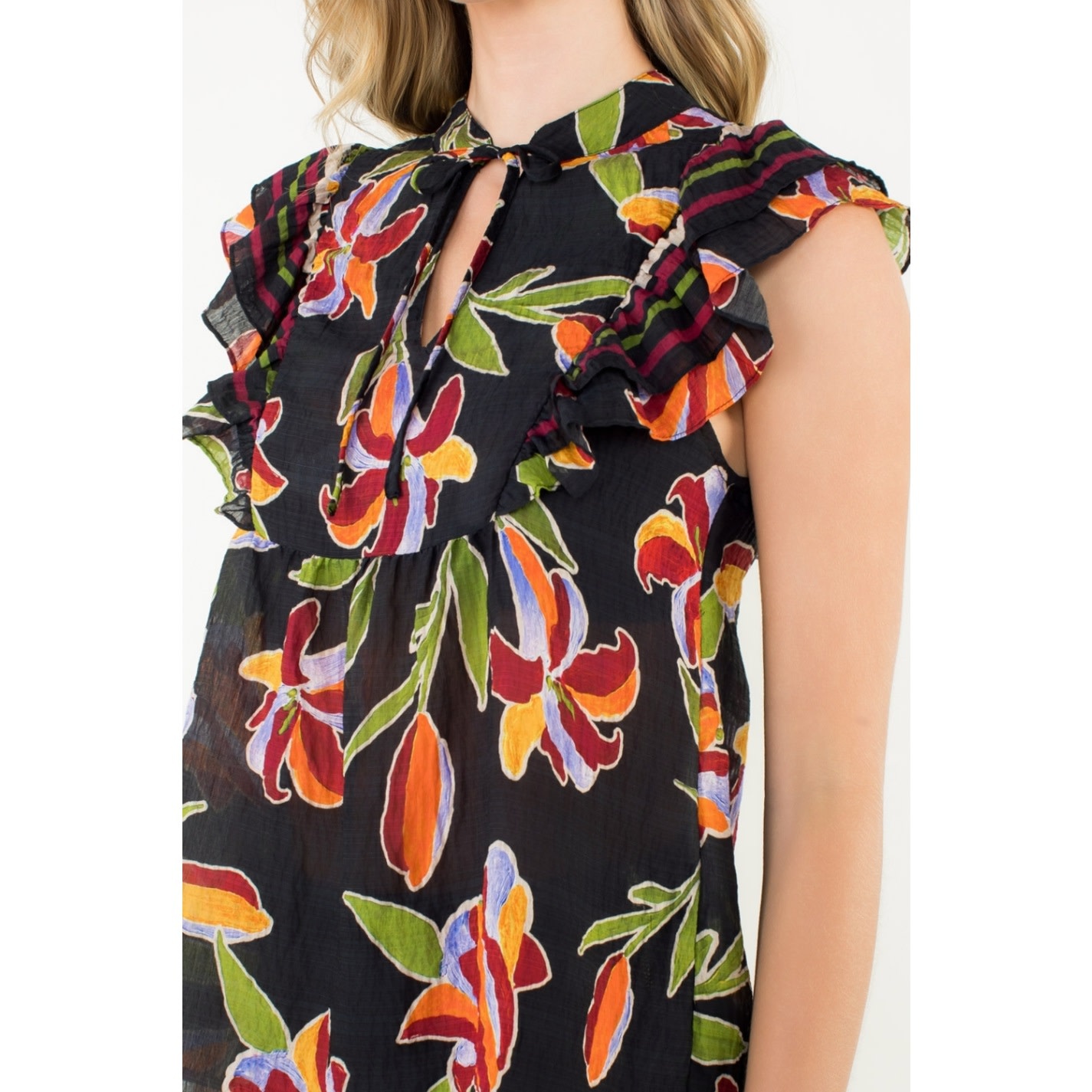 72540290_thml-flutter-sleeve-floral-top