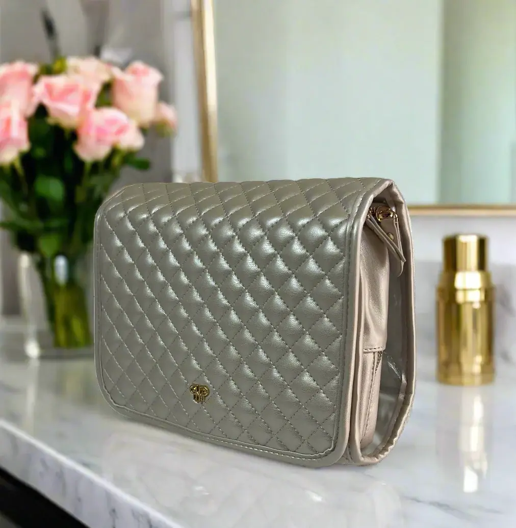 75622856_pursen-getaway-toiletry-case